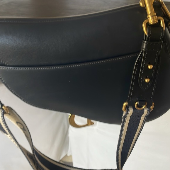 Saddle Handbag Leather Medium with strap. Outside and inside is great condition - Picture 4 of 12